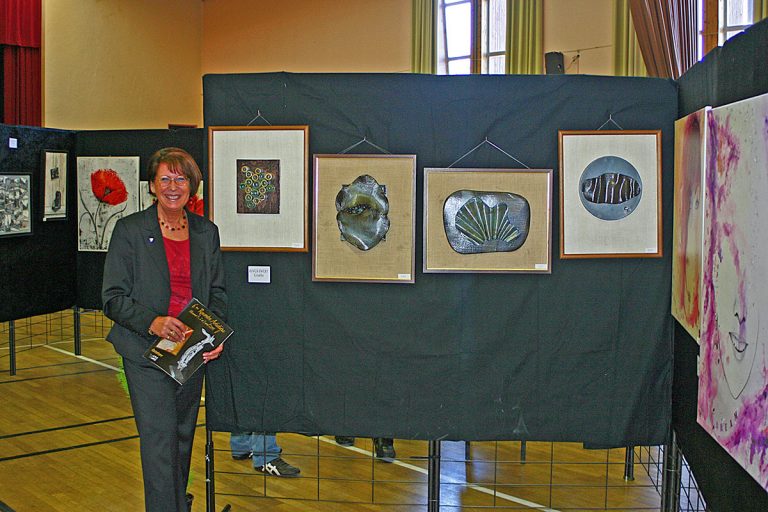 Ausstellung in Mirecourt, Frankreich