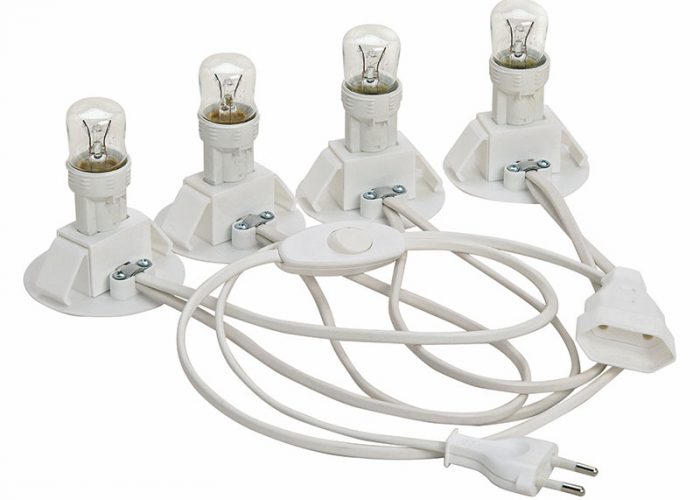 Elektrische-Beleuchtung-für-vier-Häuser-mit-Kupplun