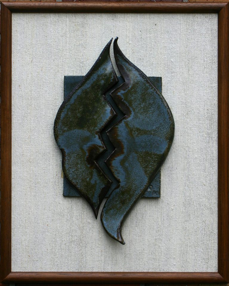 Relief-Fluß-in-der-Stadt